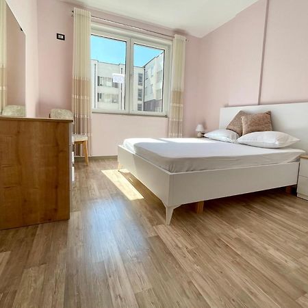 Modern & Cozy Apartment Tirana Esterno foto