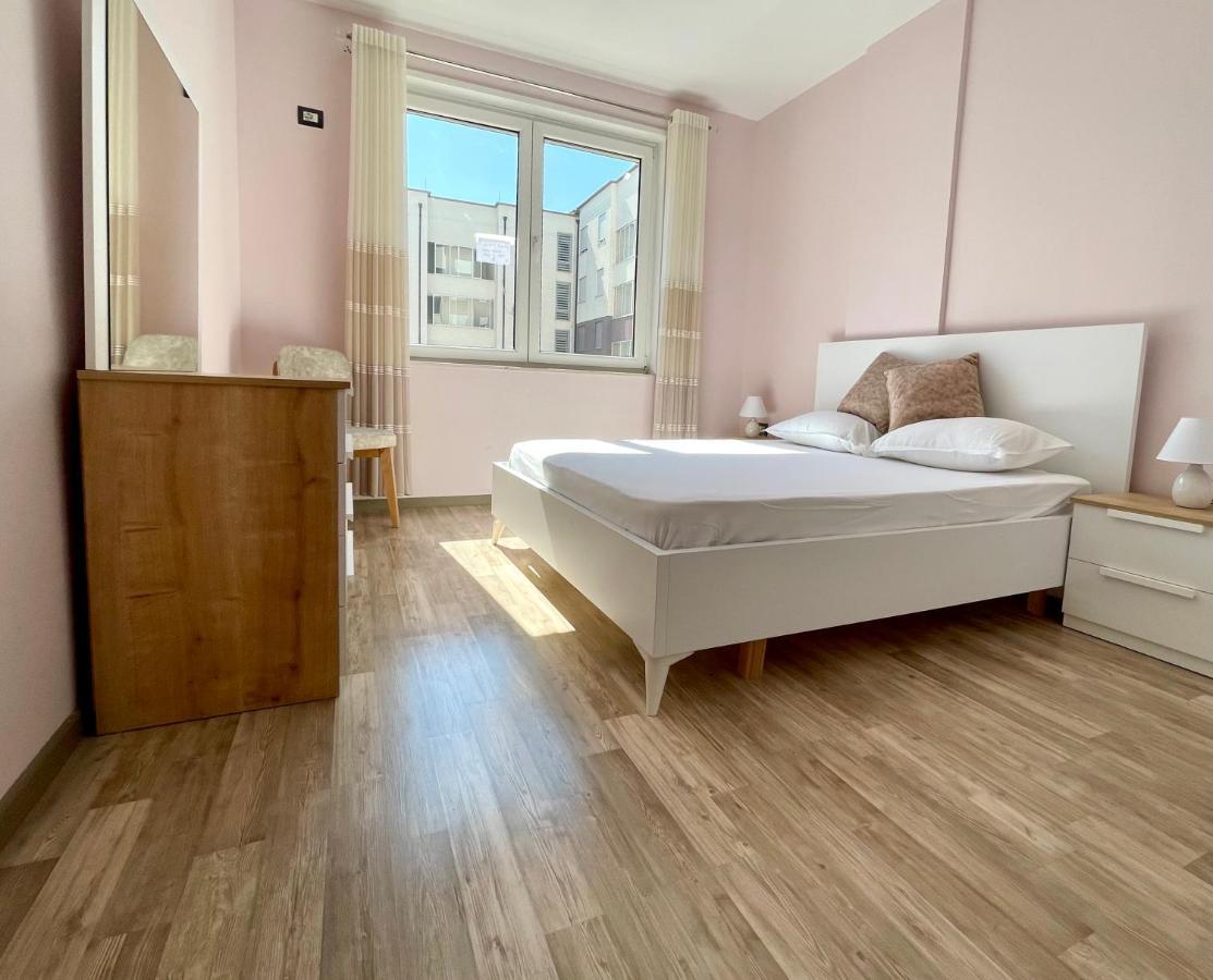 Modern & Cozy Apartment Tirana Esterno foto