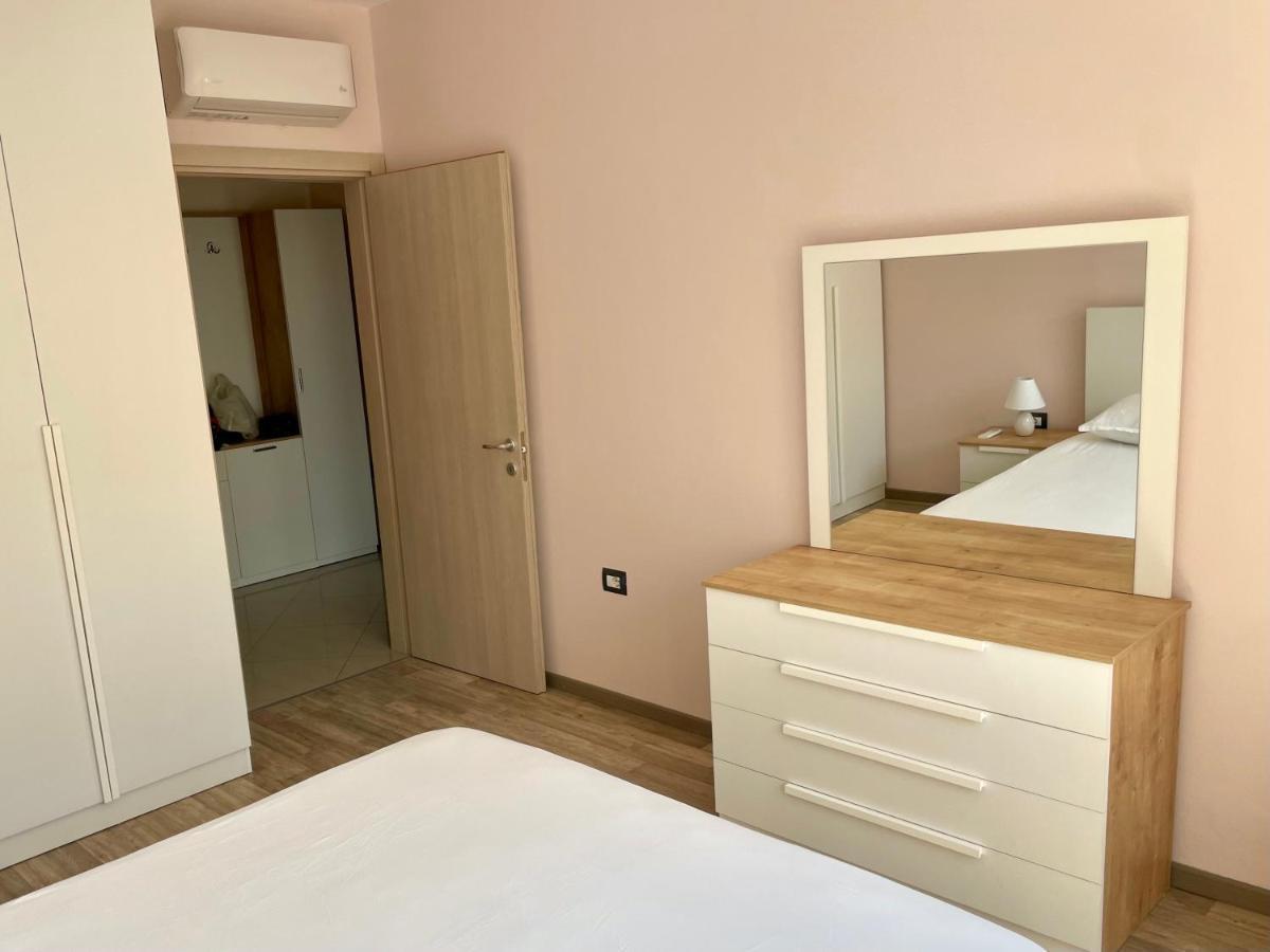 Modern & Cozy Apartment Tirana Esterno foto